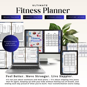 Könnte beinhalten: Ein digitaler Planer mit einem blauen und weißen Cover, auf dem "Fitness Planner" steht. Der Planer ist auf einer Seite mit einem Kalender und einem Essenstracker geöffnet. Der Planer befindet sich auf einer weißen Oberfläche mit einem Laptop und einem Tablet.