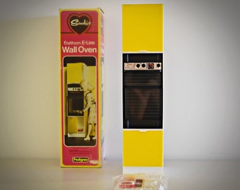 Vintage Sindy Pedigree Wall Oven / Kitchen Part + Original Accessories / #44550