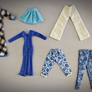 Belo lote de roupas vintage para bonecas da moda retrô, como Sindy Pedigree, Fleur Otto Simon, Barbie etc. / Mix / 7 peças