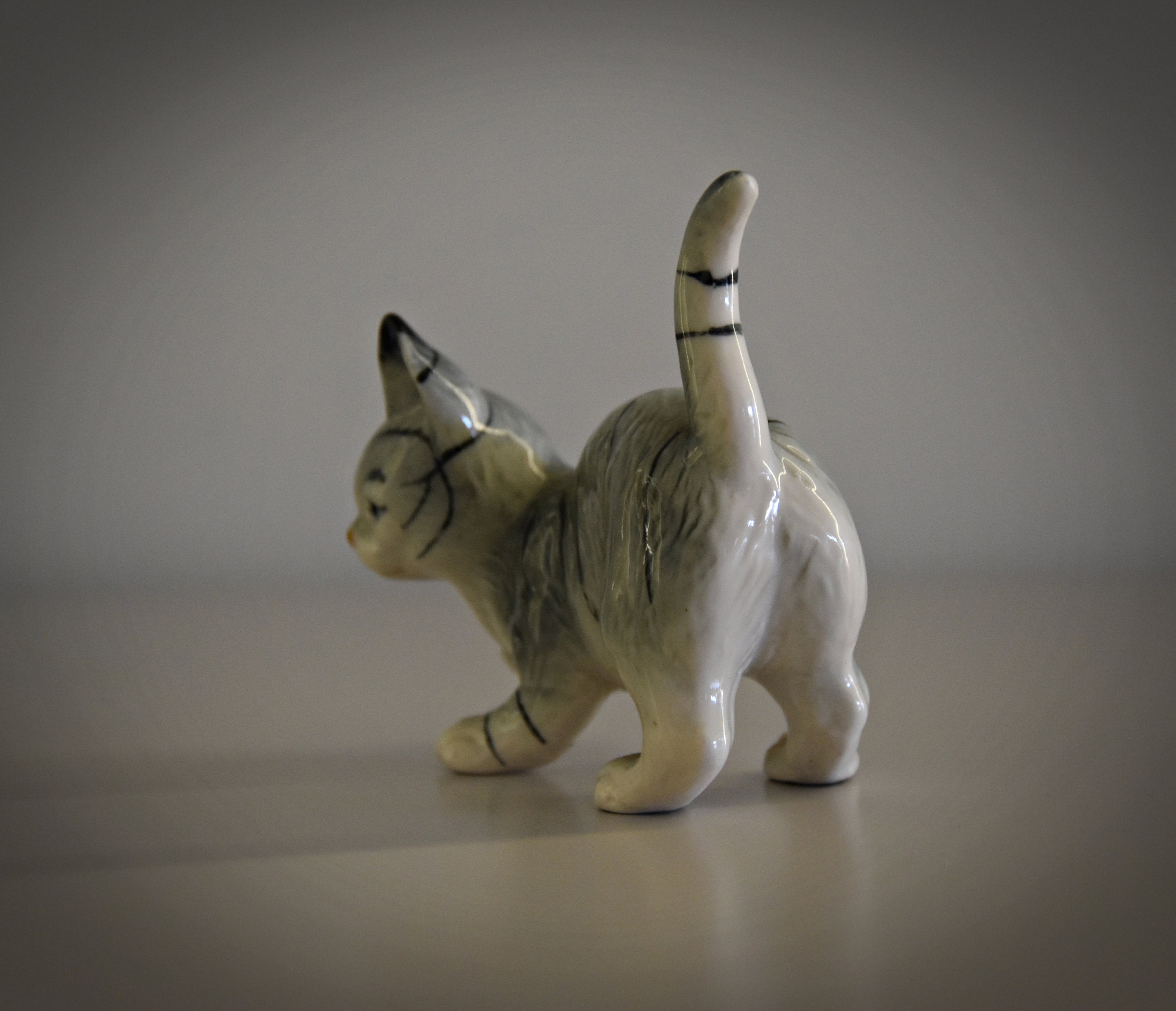 Set of 4 cute vintage miniature cats figurines/puffs/CAT/kitten/porcelain