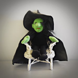 Vintage Wicked Witch - Miss Gulch / Wizard of Oz / Warner Bros - Studio Store / 1998 / Made in China / Bean bag doll