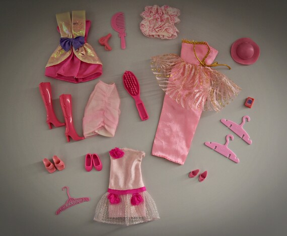 mix of different vintages.. mainly in the late 1980s accessories early 1990s Beautiful lot vintage outfits Barbie