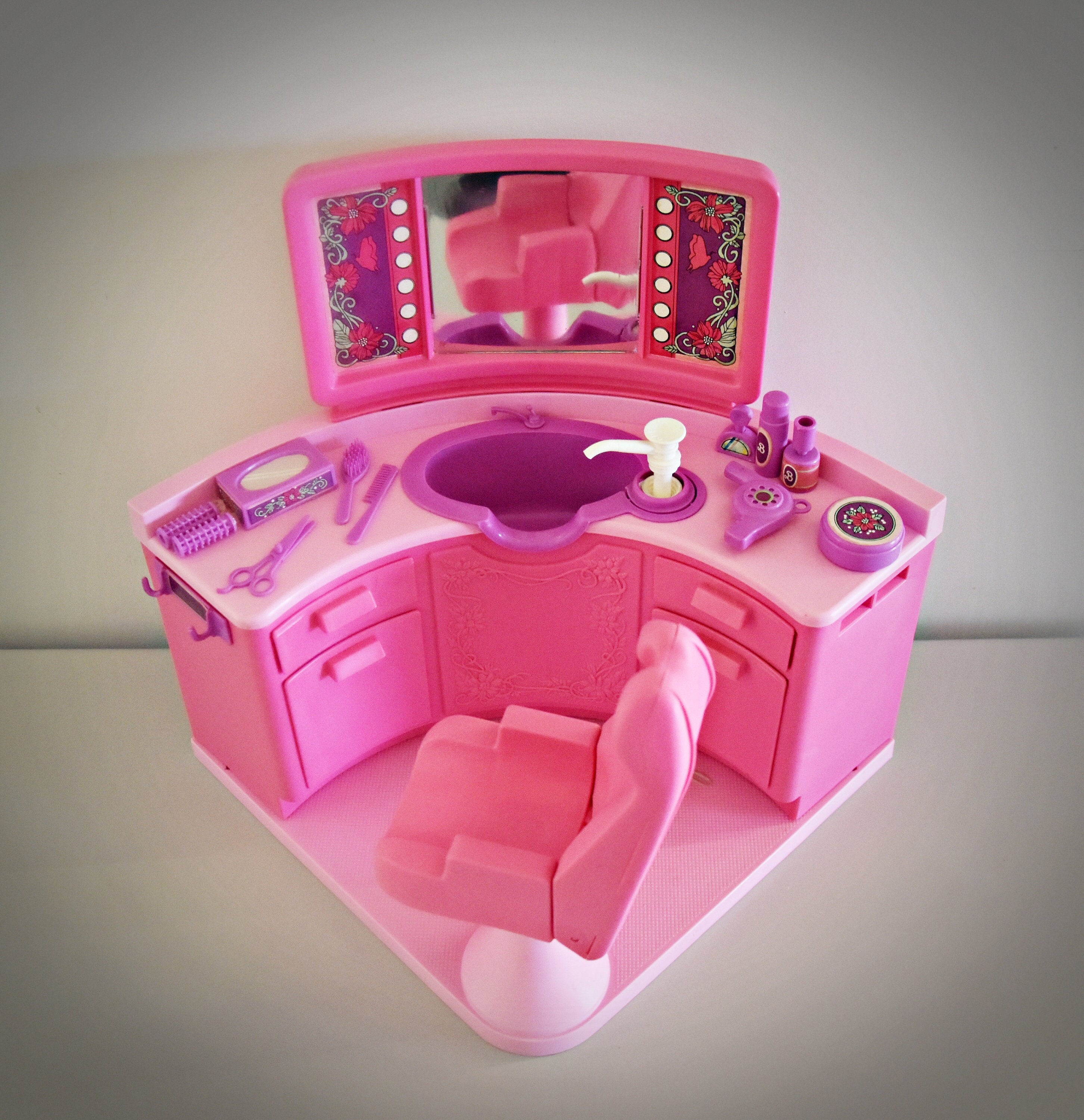 Mattel Barbie Pink RV GLAMOUR CAMPER W/ Pop Out Tent 