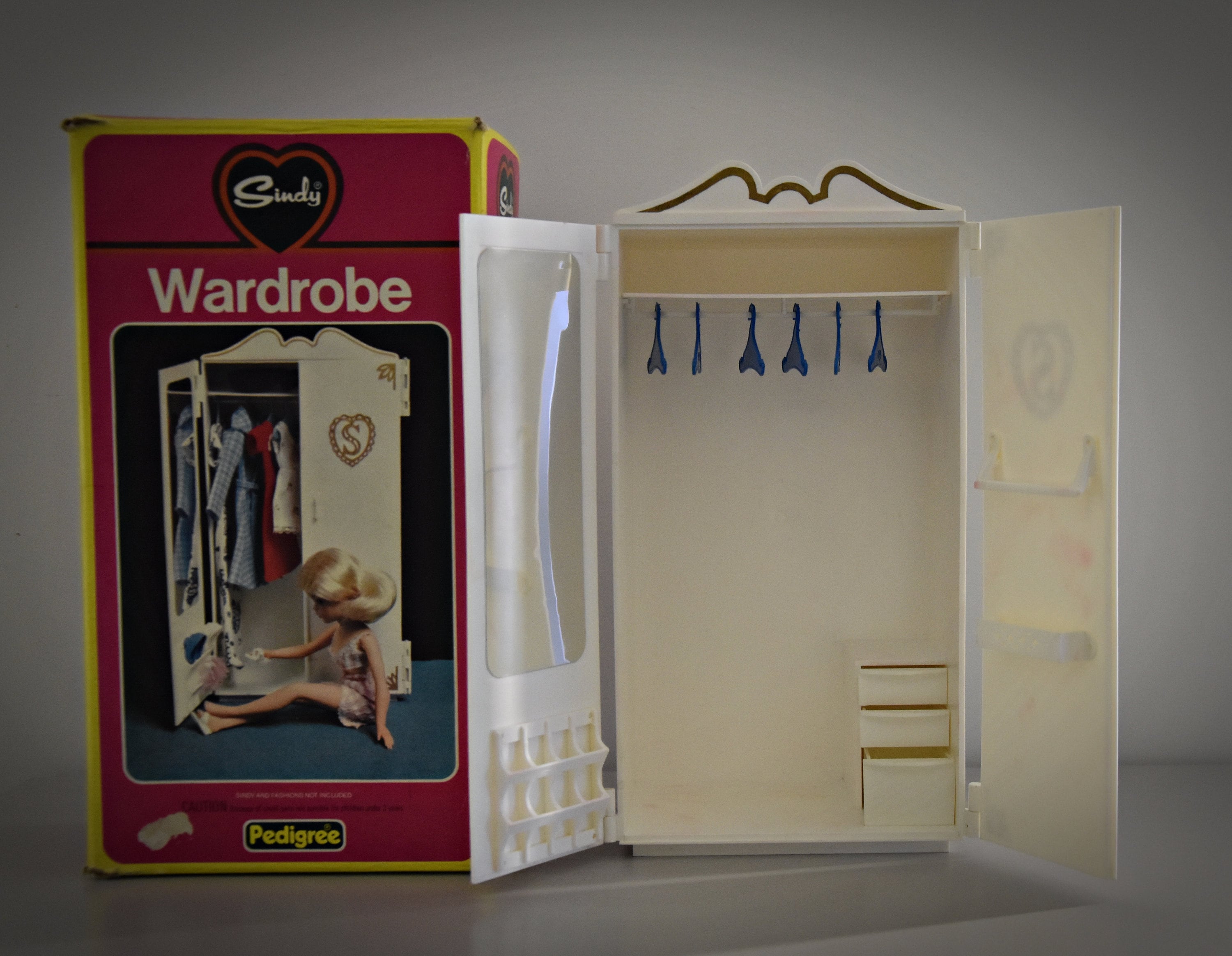 sindy wardrobe
