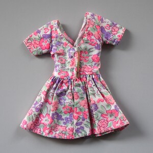 Beautiful lot of summer vintage clothes Barbie with purple label Genuine / Mix / 6 pieces + coat rack / 90s image 3
