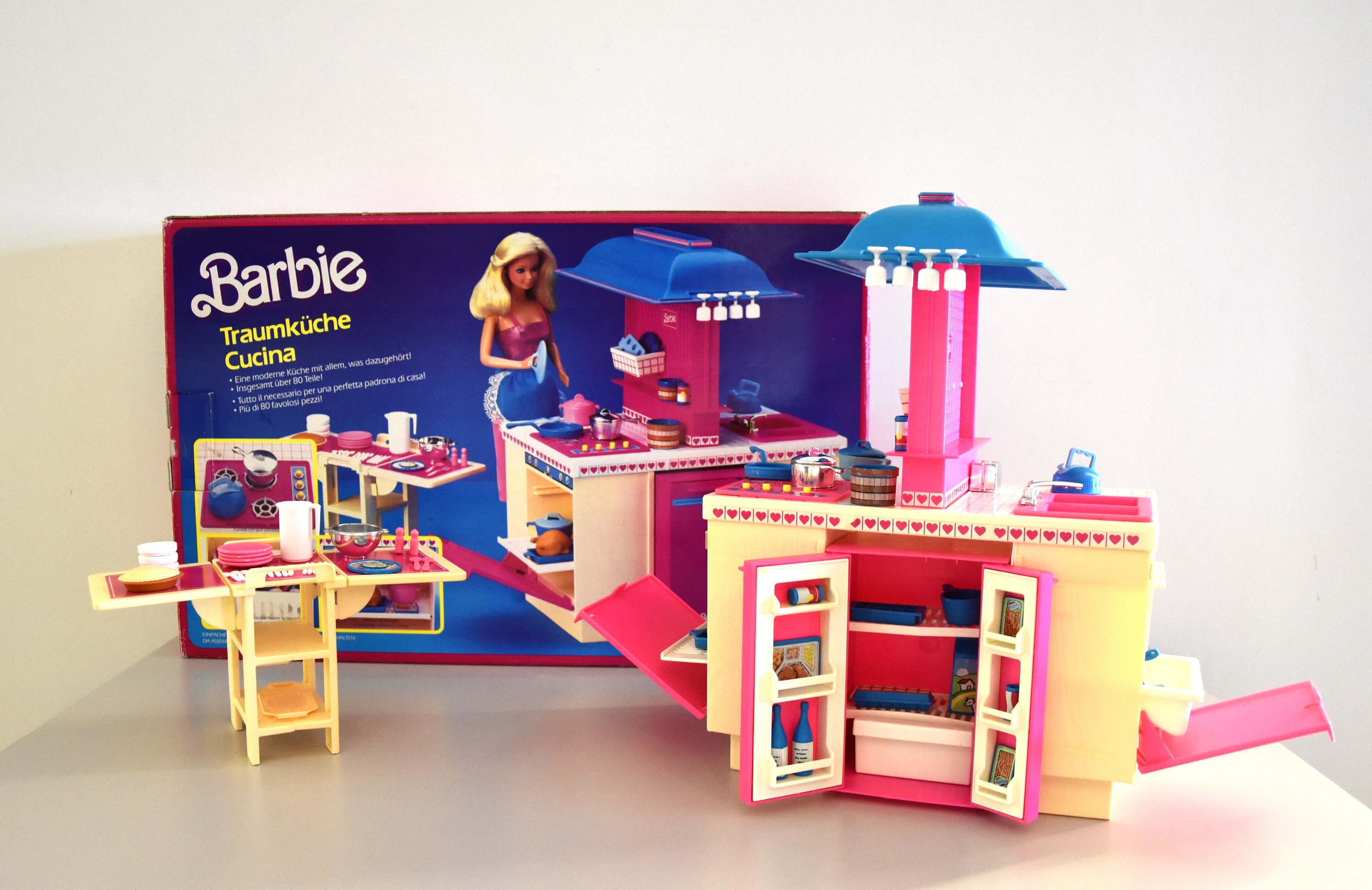 Beautiful vintage Mattel Barbie Dream Kitchen original accessories and box 9119 1984