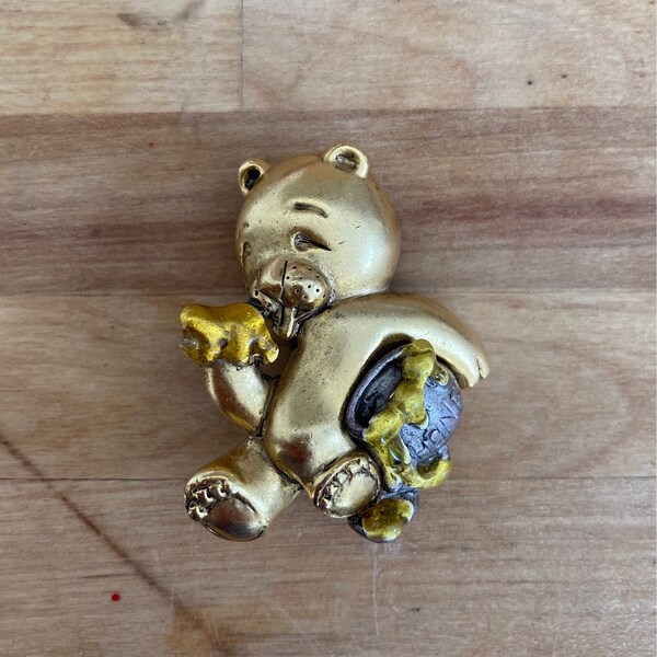 vintage 90s novelty brooch bear with honey pot