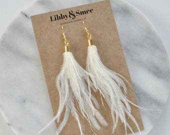 Pendientes de plumas de marfil, pendientes de plumas blancas, pendientes bohemios, los mejores regalos para ella, pendientes de boda, borlas blancas, pendientes de borlas, avestruz