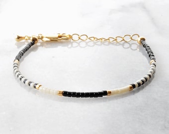 Bracelet de perles de rocaille, Bracelet à superpositions, Bracelets de perles délicats, Bracelet de petites perles, Cadeaux pour femme, Bracelet minimaliste coloré pour tous les jours