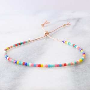 Bracelet chaîne arc-en-ciel, Bracelet perles de rocaille multicolores, Bracelet chaîne réglable, Bracelet de perles saupoudrées, Bracelet d&#39;amitié confettis