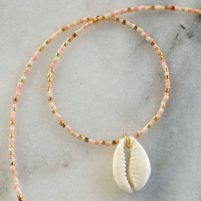 Aydi Shell Choker Necklace