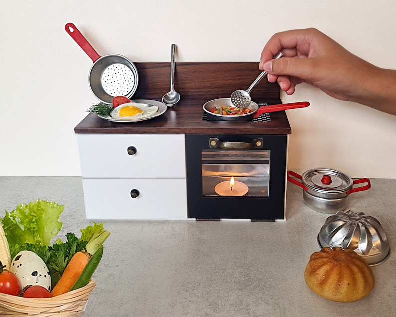 Petit kit de cuisine Mini cuisinière pour cuisiner de vrais petits aliments Miniatures de travail Mini four avec casseroles et poêles miniatures Ensemble de cuisine pour maison de poupée image 2