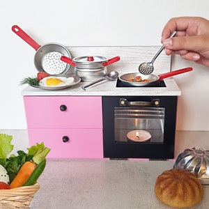 Petit kit de cuisine Mini cuisinière pour cuisiner de vrais petits aliments Miniatures de travail Mini four avec casseroles et poêles miniatures Ensemble de cuisine pour maison de poupée image 6