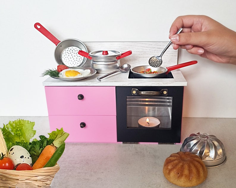 Petit kit de cuisine Mini cuisinière pour cuisiner de vrais petits aliments Miniatures de travail Mini four avec casseroles et poêles miniatures Ensemble de cuisine pour maison de poupée image 6