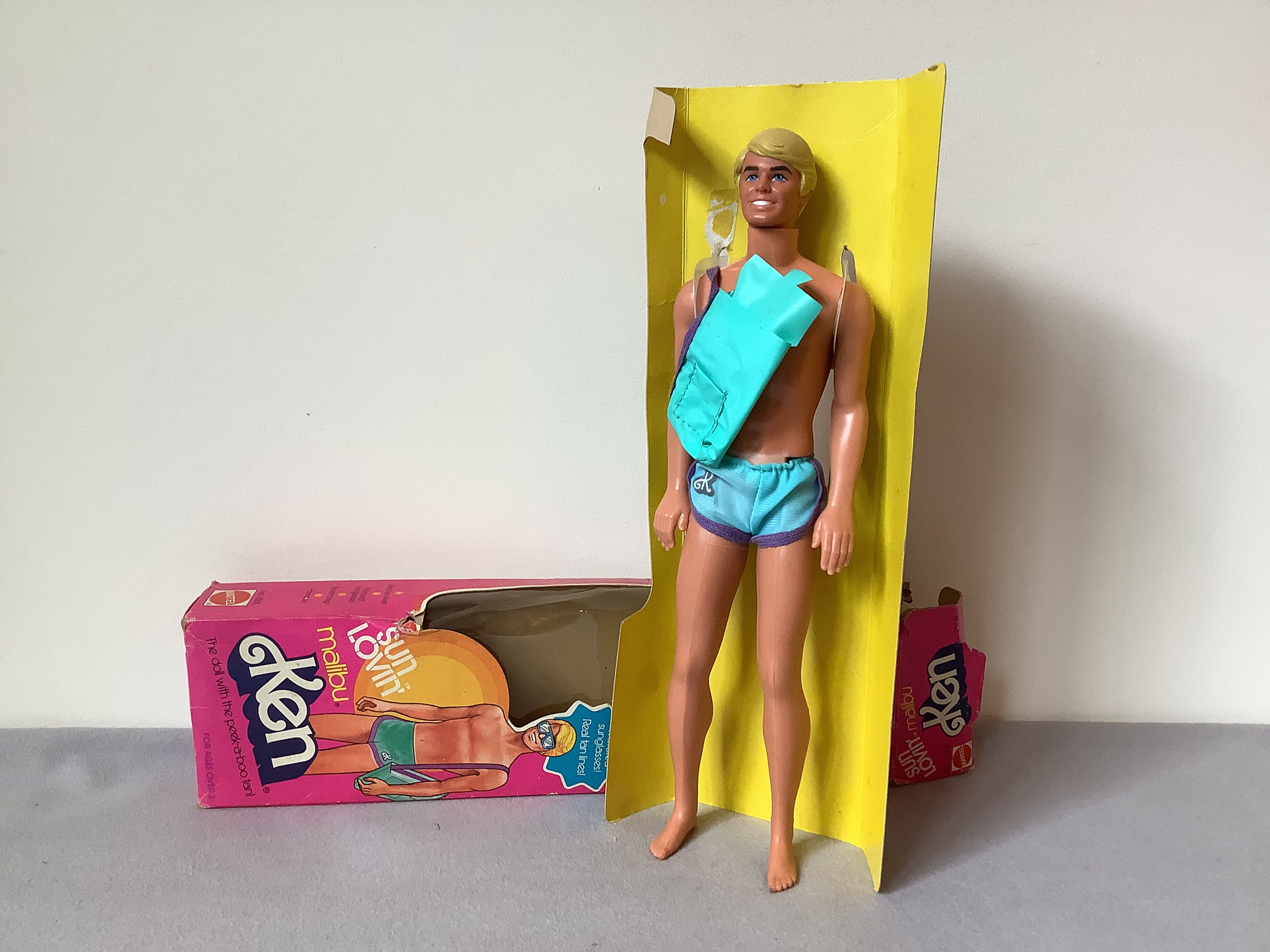 Barbie Fashions Ken Doll Clothes, Set with Malibu Tee, Shorts & Accessory (1 Outfit)