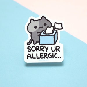 Autocollant en vinyle découpé à l'emporte-pièce 100% original avec un chat gris se sentant mal pour les allergies de votre chat