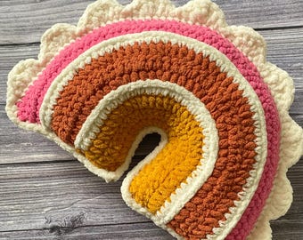 Handgemachtes gehäkeltes Regenbogen-Kissen, 100% Polyester-Chenille