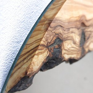 Espejo de pared rústico de madera de olivo, arte de pared de madera con borde natural, espejo redondo de madera imagen 7