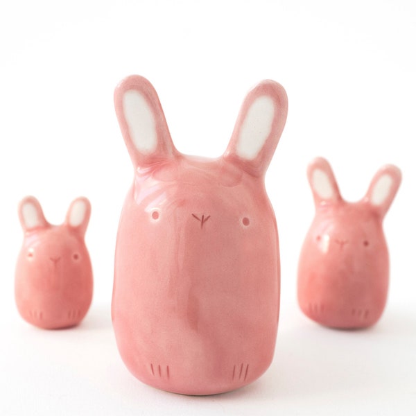 Osterhase Figur in Pink, einzigartiges Geschenk für Kaninchen-Liebhaber, handgemachte Hasenminiatur. Hergestellt in Italien