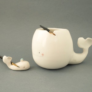 Paint Water Cup and Brush Rest Whale shaped. Kit or sigle item. Brush Pot Gift for Artist. Ceramic Handmade in Italy. Whole Kit (2 pcs)