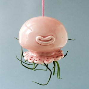 Jardinière suspendue méduse. Une jolie méduse à jardinière conçue pour contenir des plantes aériennes. Céramique faite main en Italie. image 3