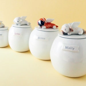 Personalized Dog Urn for Ashes. A Custom Dog Memorial Urn Or Dog Sympathy Gift for Pet Loss. Ceramic Handmade in Italy
