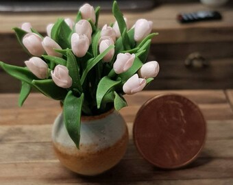 18 PINK TULIPS + ooak VASE, scale 1:12 – dollhouse, miniatures, garden, greenhouse, fimo, pottery, ceramics; flowers, light pink