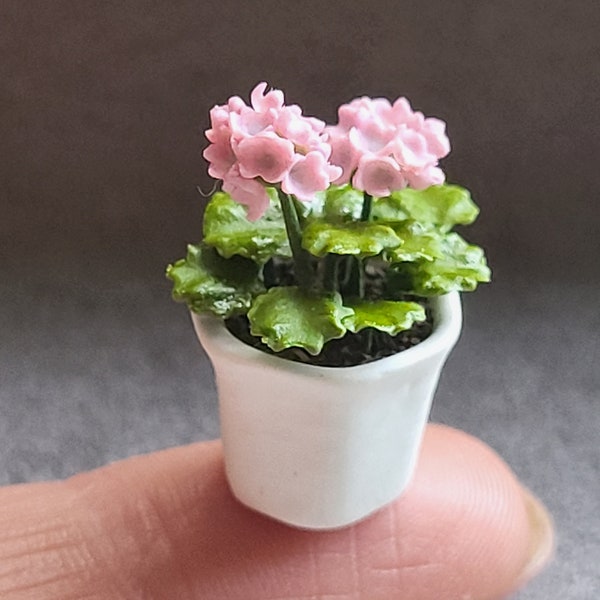 Small GERANIUM, flower in a pot, scale 1:12 – dollshouse, miniatures, garden, greenhouse, fimo, plant