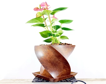 3D Printed wood geometric plant pot and saucer. Modern organic wood decor - great for cacti and succulents, or as a flower pot. Gift idea!