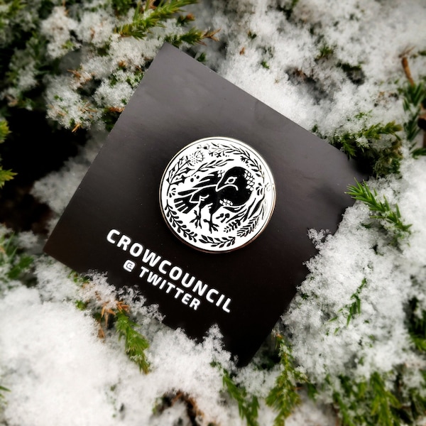 Pin de esmalte del cuervo del tesoro
