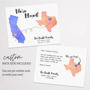 Puede incluir: Una tarjeta de anuncio de mudanza con una ilustraci&oacute;n de acuarela de Texas y California. La tarjeta dice "We've Moved!" e incluye el nombre de la familia, la direcci&oacute;n y un mensaje para amigos y familiares. La tarjeta tambi&eacute;n incluye un reverso personalizado.