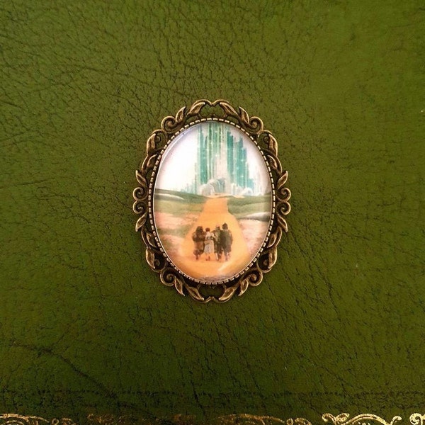 Wizard of Oz Handmade Brooch in Vintage-style Frame