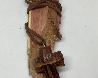 Old rugged crossing handmade Avocado wood celebrate life with this beautiful piece.