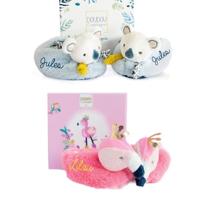 Chausson bébé personnalisé - Chausson peluche cadeau de naissance - Chausson Koala - Chausson Flamant rose - Envoi offert en relay