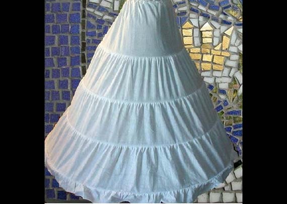 BEAUTY DY Hoop Skirt Petticoats for Women, Full Shape Women Petticoat 6 Hoop  Ballgown Underskirt Slip for Wedding Dress(White, 37.5 INCH) Black One Size  at Amazon Women's Clothing store