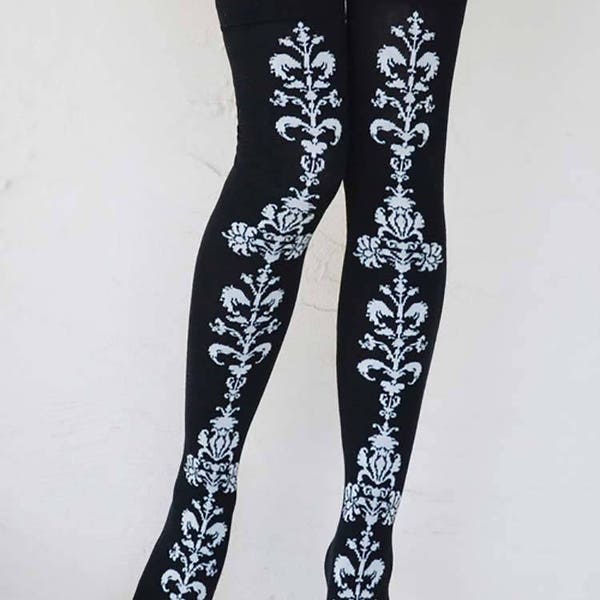 Schwarze Overknee-Strümpfe mit weißem Design