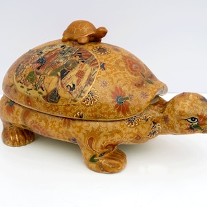 Tureen - Vase - Satsuma Centerpiece - Japanese Ceramics - Meiji Period - 19th Century