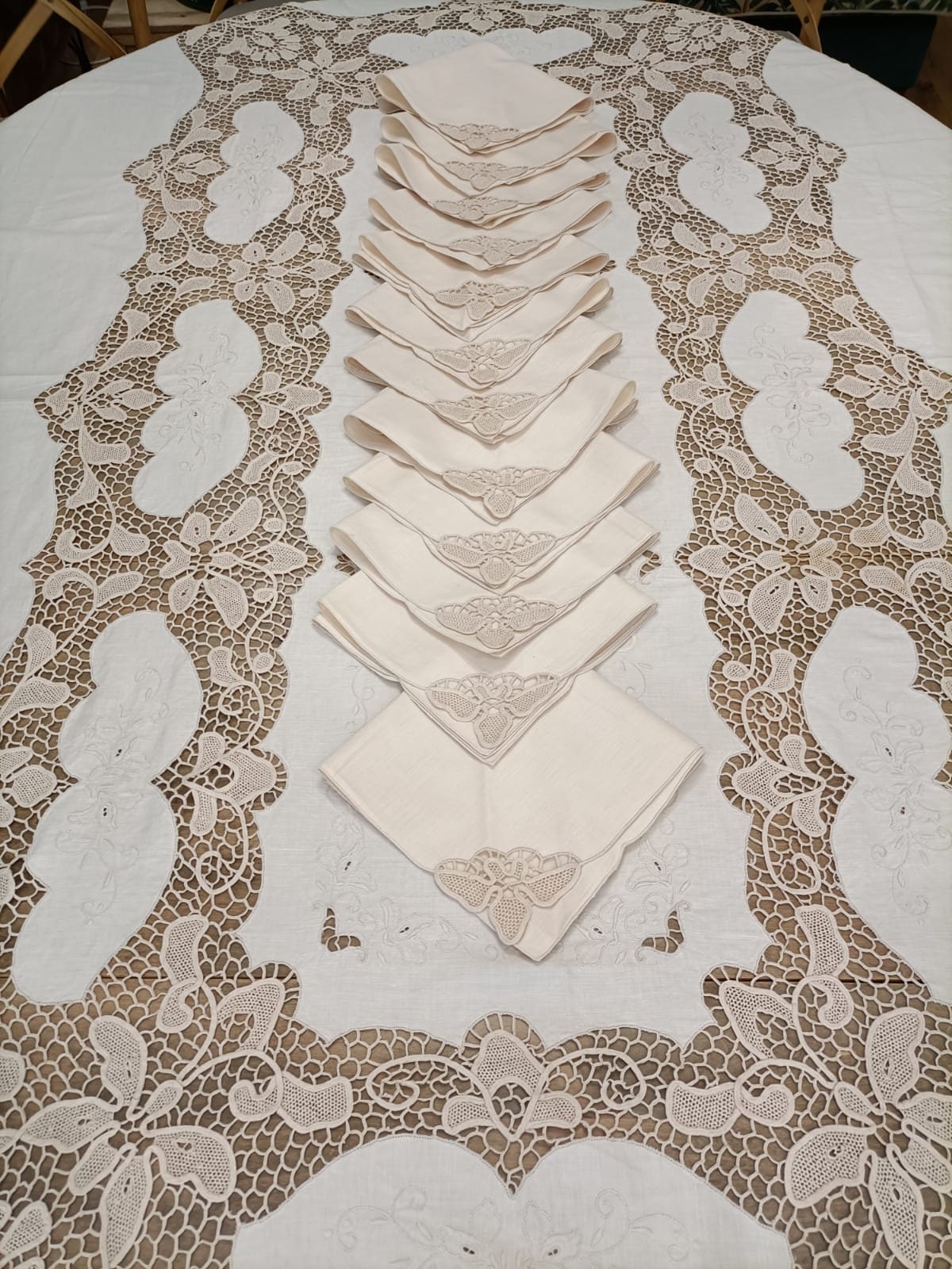 YQ Park Tovaglia In Pizzo Beige Vintage - 140x250 Cm - Sovrapposizione Ricamata Per Matrimoni Rustici E Ricevimenti - Decorazione Da Tavolo Primaverile Ed Estiva
