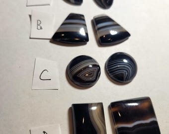 Set med 2 lösa cabochons med bandad agat, Sardonyx, ädelstenar, smyckestillbehör