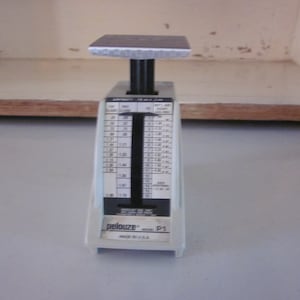 Pelouze Model P1 postal scale Pelouze Company Evanston IL vintage postal scale small kitchen scale