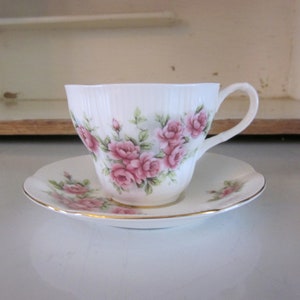 Royal Albert bone china teacup and saucer pink roses rosebuds shabby chic English bone china