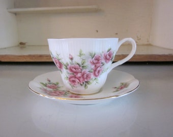 Royal Albert Bone China Teacup and Saucer, Pink Roses English Design