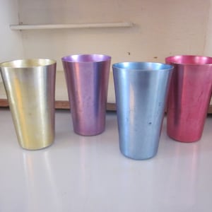 SALE Hammered Collection Plastic Wine Cups Silver 10 oz 10 Count