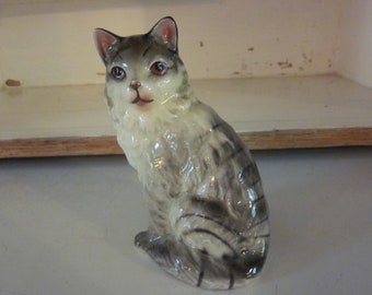 Figura de gato atigrado de porcelana vintage de Nippon Yoko Boeki