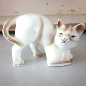 Scaredy cat cat figurine made in Japan vintage cat figurine cat collectible