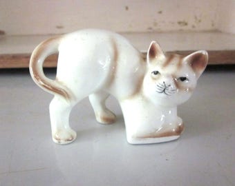 Scaredy cat cat figurine made in Japan vintage cat figurine cat collectible