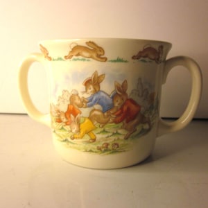 Tazza per bambini Bunnykins con doppio manico Royal Doulton Bunnykins Tazza per bambini 1936 realizzata in Inghilterra Bone china inglese