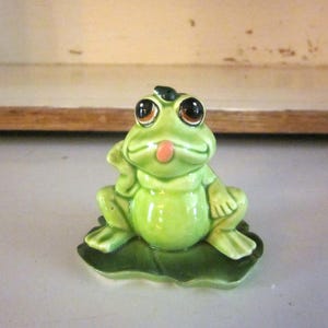 Lefton frog figurine frog on lilypad collectible Lefton Japan ceramic frog kitsch whimsical frog collectible 1988
