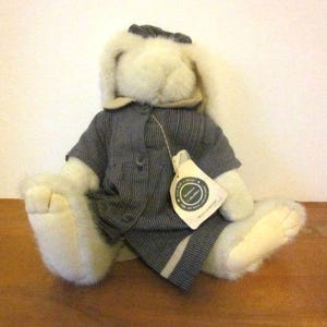 Boyds Bears and Friends Regina Haresford plush collectible rabbit Boyds bunny rabbit Boyds Bears