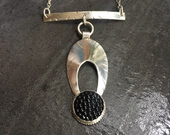 Collar con colgante Art Déco de plata: cabujón de cristal negro vintage hecho a mano